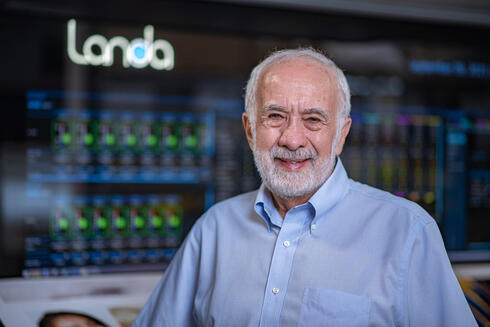 S18Gp7eSgx_0_0_2000_1333_0_large